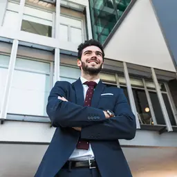 Leilão Caixa com mais de 1.000 imóveis no Brasil. Saiba sobre lances, descontos, financiamento, IPTU/condomínio e orientação jurídica.